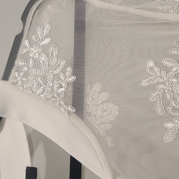 Torrid Ivory Lace Mesh Bomber Jacket, Sz 3 - Picture 3 of 4